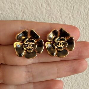 🤎Vintage Chanel Camellia CC Flower Earrings ✨🤎